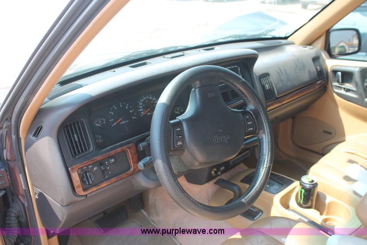 image for item I8166 1996 Jeep Grand Cherokee Limited SUV