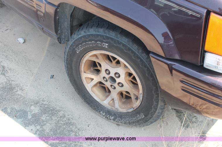 image for item I8166 1996 Jeep Grand Cherokee Limited SUV
