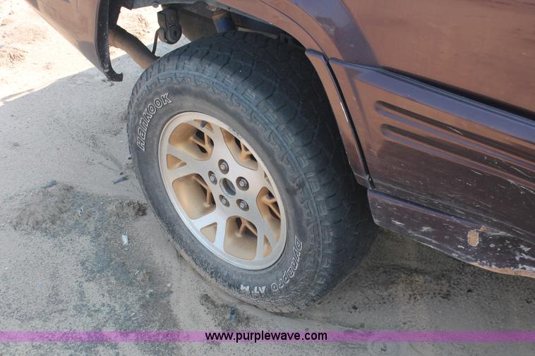 image for item I8166 1996 Jeep Grand Cherokee Limited SUV