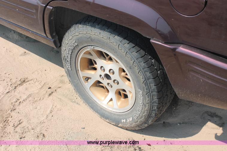 image for item I8166 1996 Jeep Grand Cherokee Limited SUV