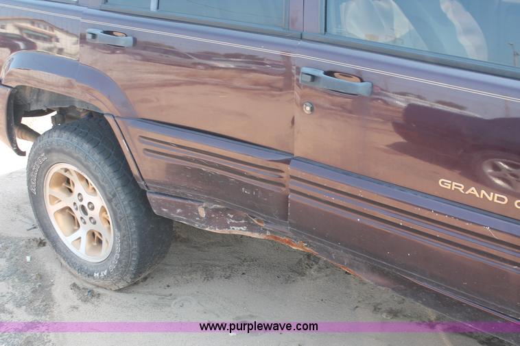 image for item I8166 1996 Jeep Grand Cherokee Limited SUV