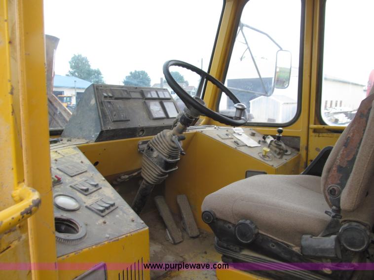 image for item D7468 1998 Moxy MT40 haul truck