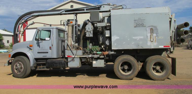 image for item E5189 1990 International 4900 vacuum truck