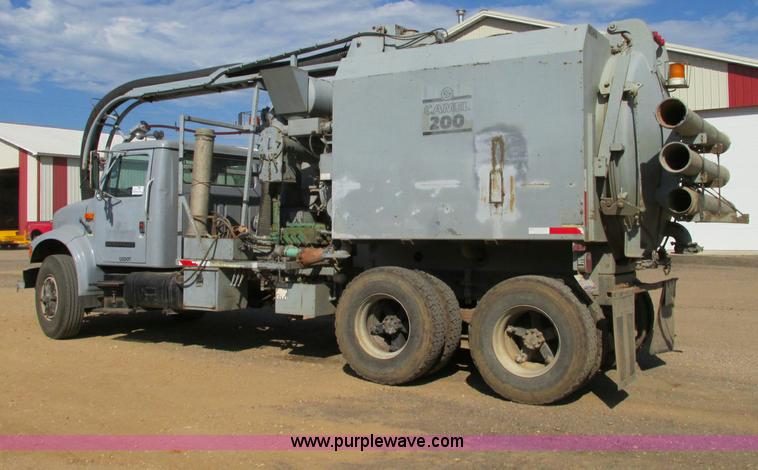 image for item E5189 1990 International 4900 vacuum truck