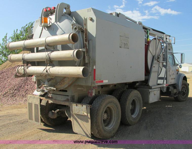 image for item E5189 1990 International 4900 vacuum truck