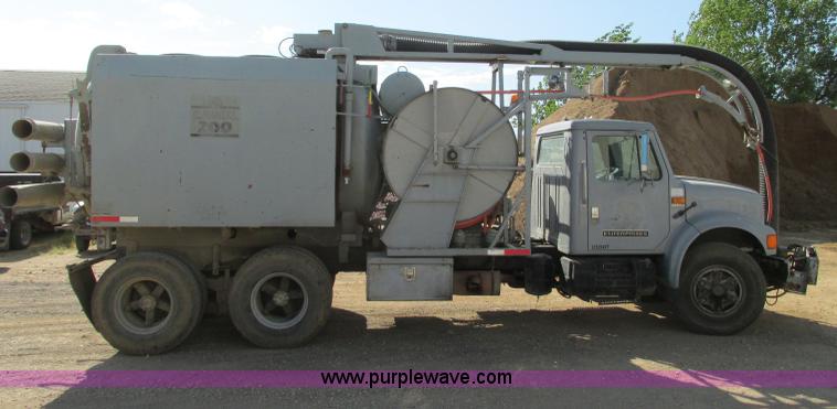image for item E5189 1990 International 4900 vacuum truck