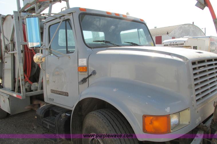 image for item E5189 1990 International 4900 vacuum truck