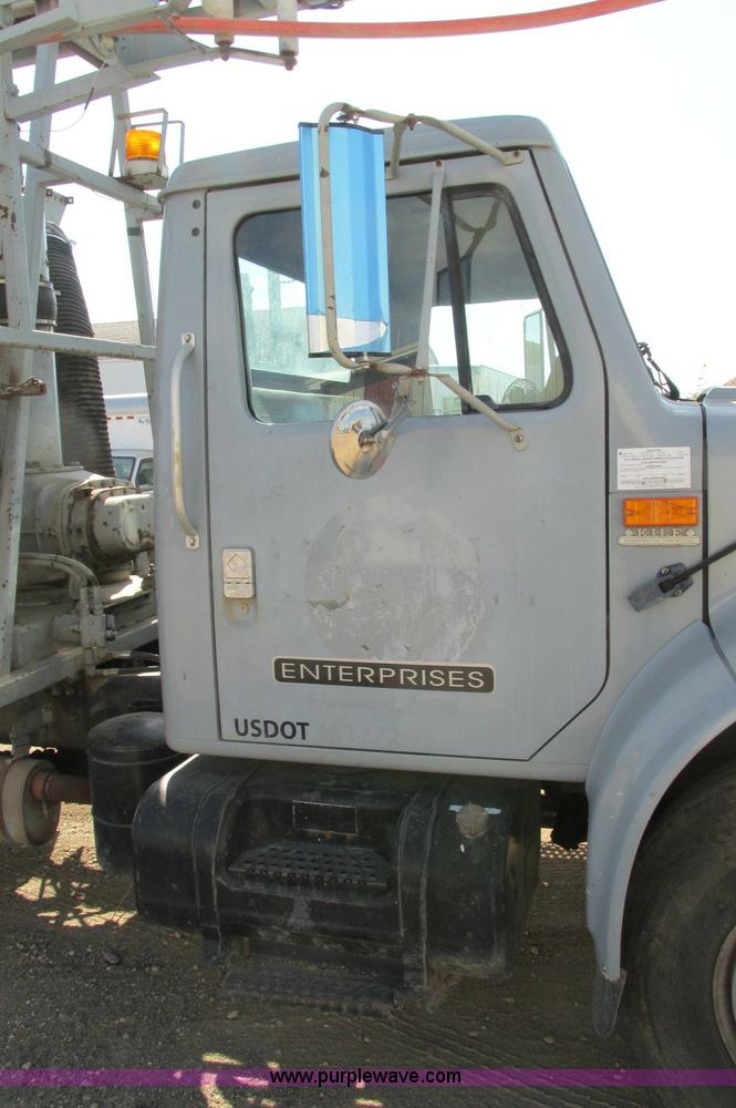 image for item E5189 1990 International 4900 vacuum truck