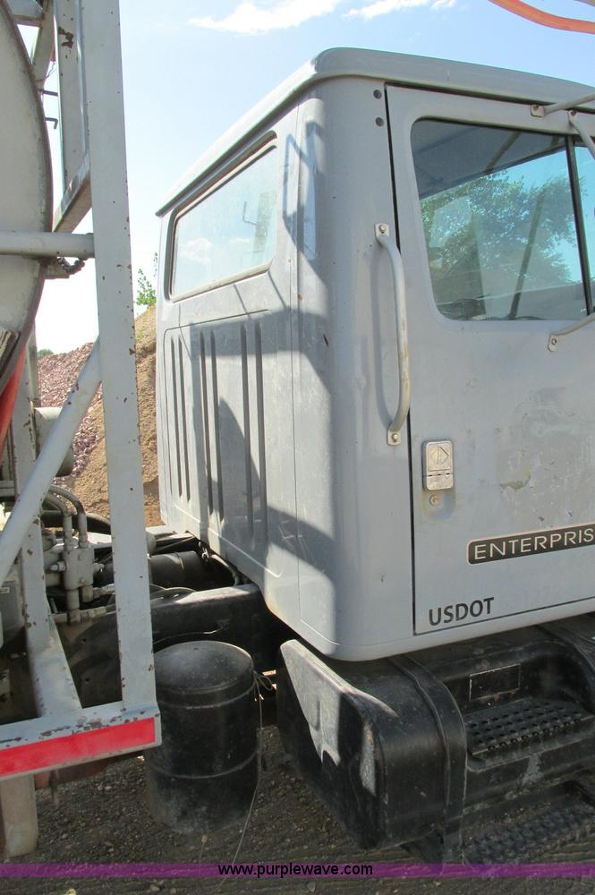 image for item E5189 1990 International 4900 vacuum truck