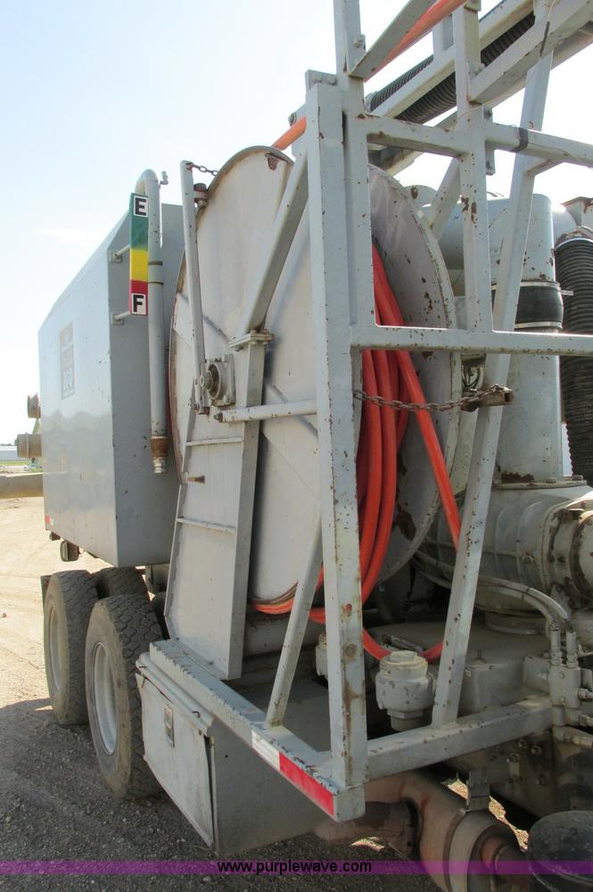 image for item E5189 1990 International 4900 vacuum truck