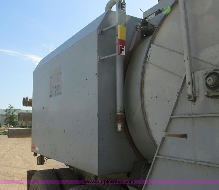 image for item E5189 1990 International 4900 vacuum truck