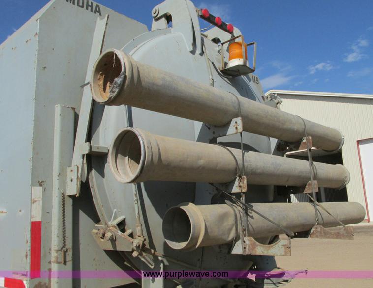 image for item E5189 1990 International 4900 vacuum truck