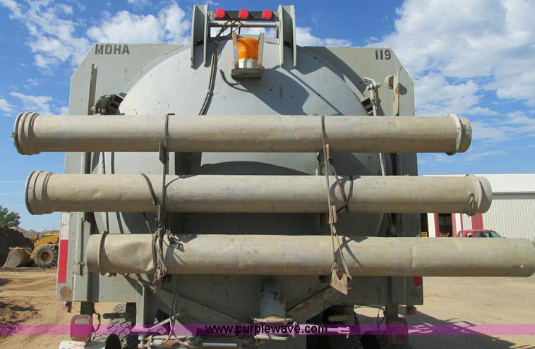 image for item E5189 1990 International 4900 vacuum truck