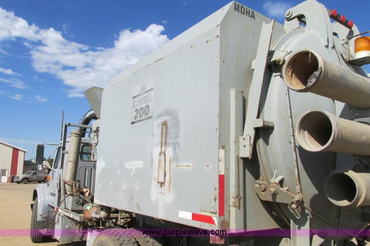 image for item E5189 1990 International 4900 vacuum truck