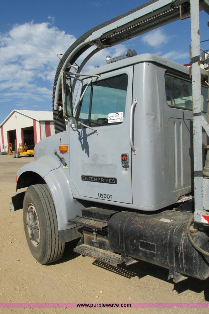 image for item E5189 1990 International 4900 vacuum truck