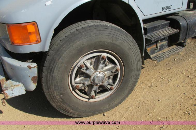 image for item E5189 1990 International 4900 vacuum truck