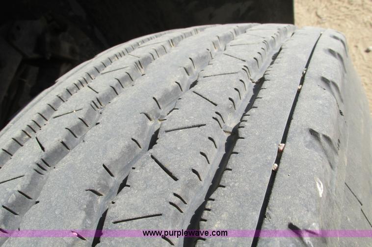 image for item E5189 1990 International 4900 vacuum truck