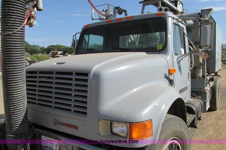image for item E5189 1990 International 4900 vacuum truck