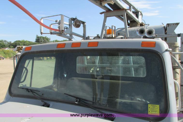 image for item E5189 1990 International 4900 vacuum truck