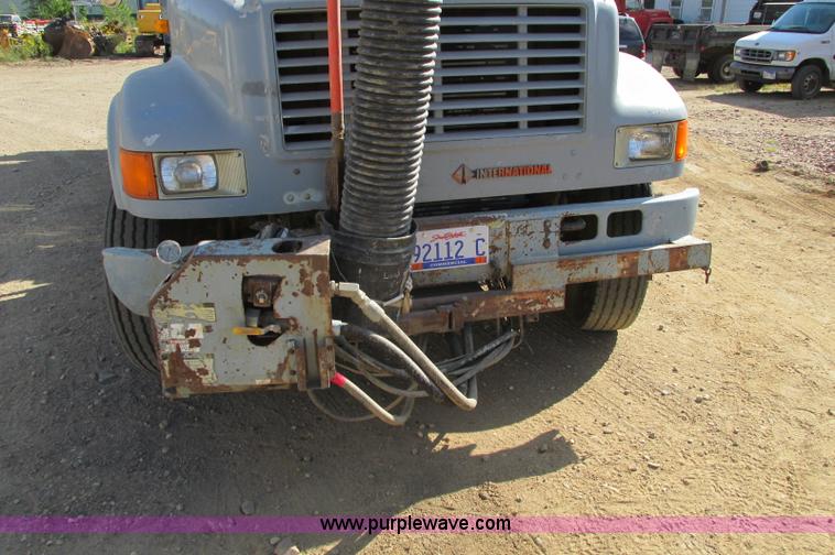image for item E5189 1990 International 4900 vacuum truck