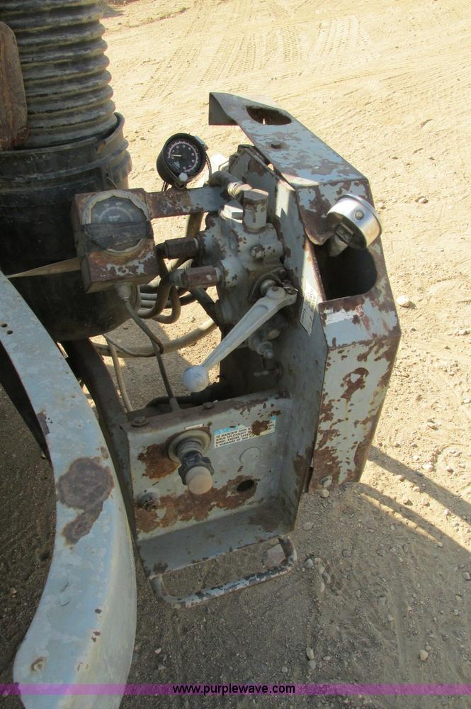 image for item E5189 1990 International 4900 vacuum truck