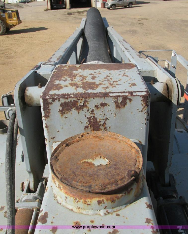 image for item E5189 1990 International 4900 vacuum truck