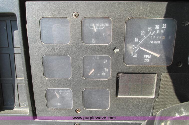 image for item E5189 1990 International 4900 vacuum truck