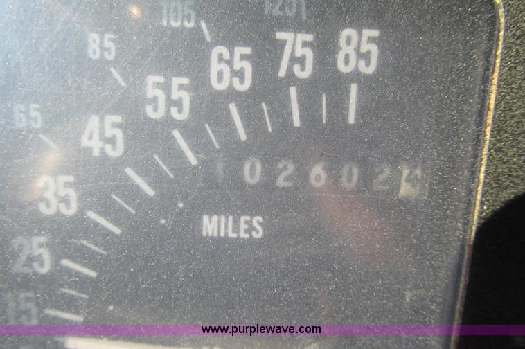 image for item E5189 1990 International 4900 vacuum truck