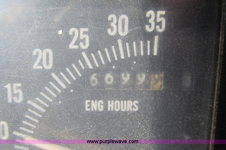 image for item E5189 1990 International 4900 vacuum truck