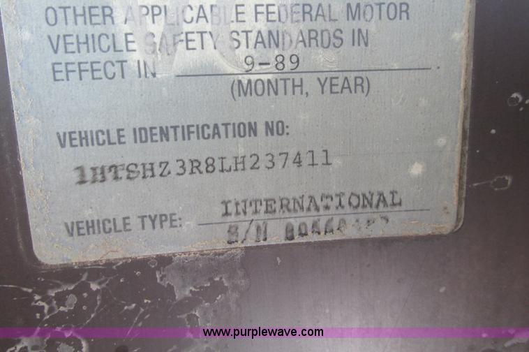 image for item E5189 1990 International 4900 vacuum truck