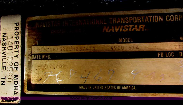 image for item E5189 1990 International 4900 vacuum truck