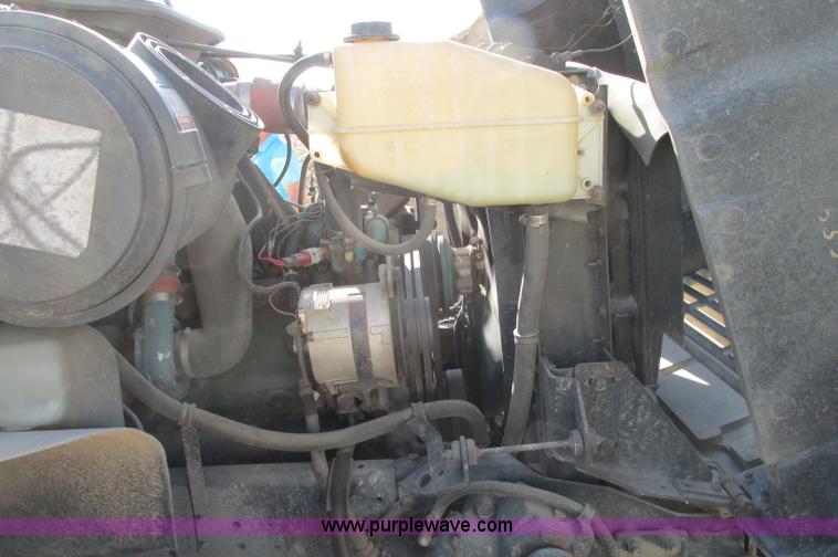 image for item E5189 1990 International 4900 vacuum truck