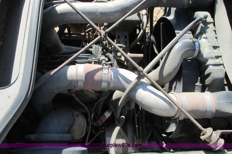 image for item E5189 1990 International 4900 vacuum truck