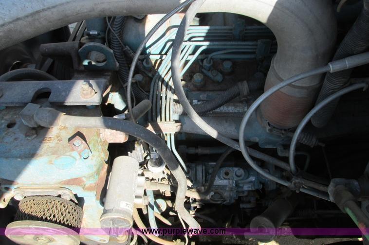 image for item E5189 1990 International 4900 vacuum truck