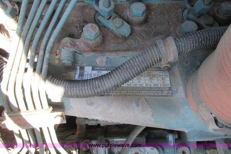 image for item E5189 1990 International 4900 vacuum truck