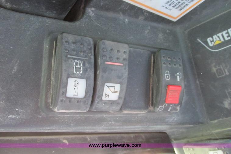 image for item E5193 2003 Caterpillar 247 track skid steer