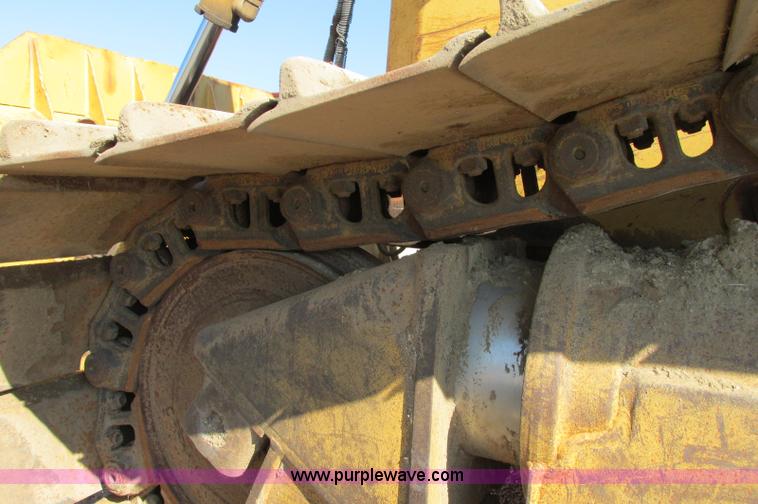 image for item E5194 1997 Caterpillar D6R LGP dozer