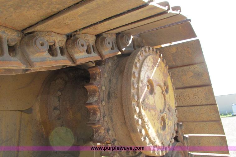 image for item E5194 1997 Caterpillar D6R LGP dozer