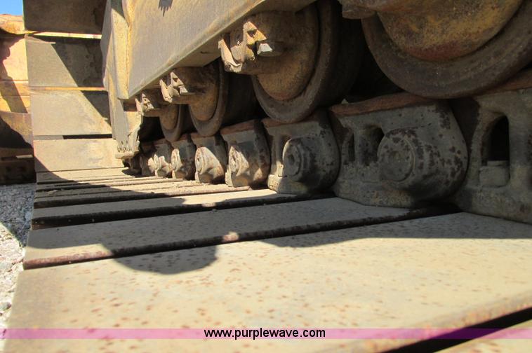 image for item E5194 1997 Caterpillar D6R LGP dozer