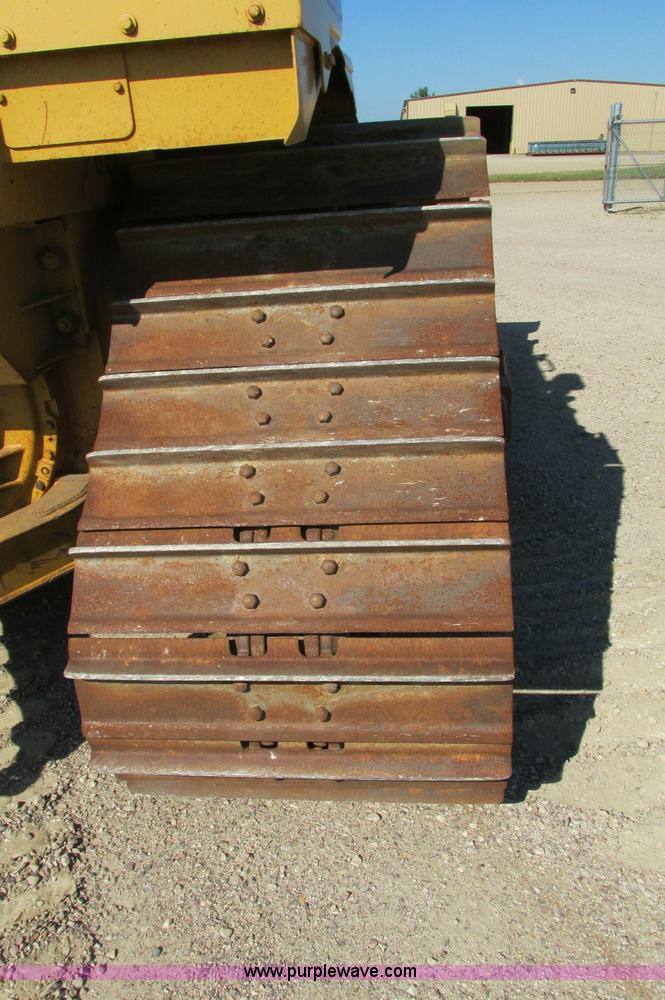 image for item E5194 1997 Caterpillar D6R LGP dozer