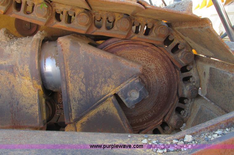 image for item E5194 1997 Caterpillar D6R LGP dozer