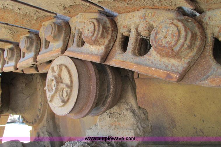 image for item E5194 1997 Caterpillar D6R LGP dozer