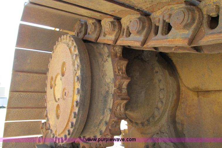 image for item E5194 1997 Caterpillar D6R LGP dozer