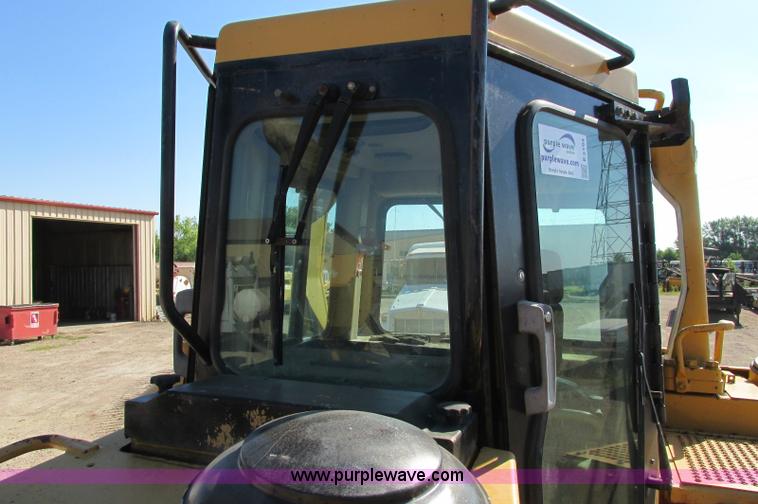 image for item E5194 1997 Caterpillar D6R LGP dozer