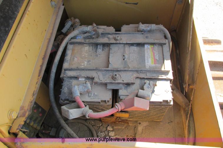 image for item E5194 1997 Caterpillar D6R LGP dozer