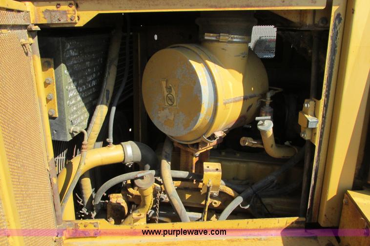 image for item E5194 1997 Caterpillar D6R LGP dozer