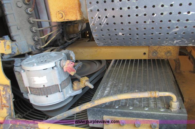 image for item E5194 1997 Caterpillar D6R LGP dozer