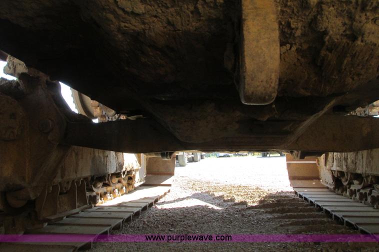 image for item E5194 1997 Caterpillar D6R LGP dozer