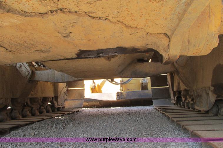 image for item E5194 1997 Caterpillar D6R LGP dozer