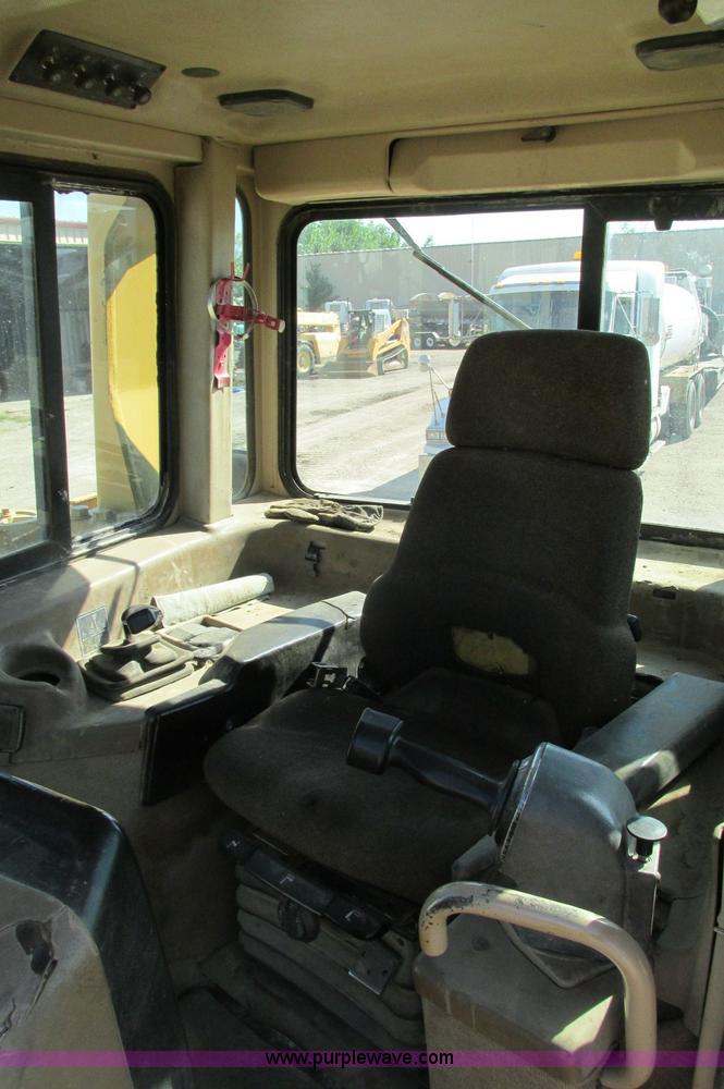 image for item E5194 1997 Caterpillar D6R LGP dozer